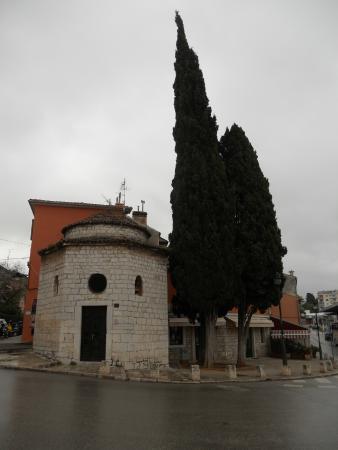 Igreja Romanica Da Santissima Trindade