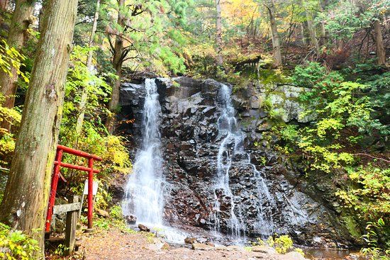 Haha no Shirataki Waterfall