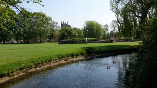 Bourne War Memorial Gardens