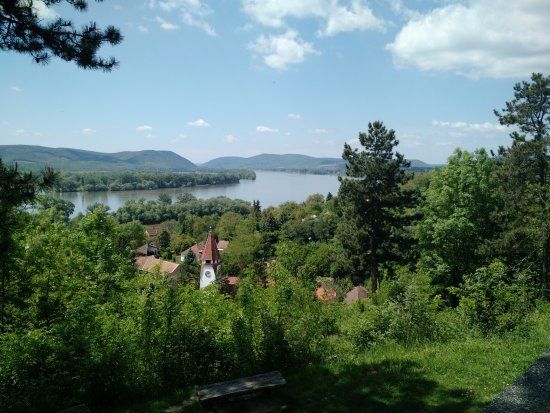National Flag and Heroes' Monument of Zebegeny