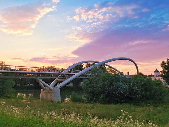 Tiszavirág Pedestrian Bridge