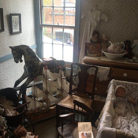 Rose Street Cottage of Curiosities