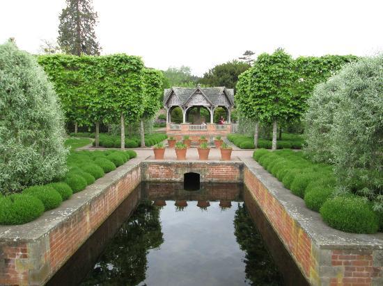 Hampton Court Castle