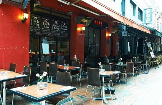 Vons Restaurant & Bar