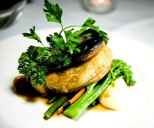 Harry's Restaurant and Redford Bar