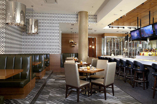 Ric's Lounge & Grill