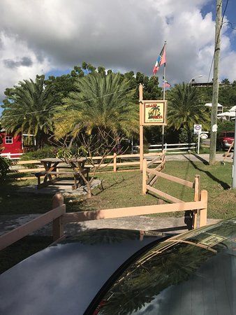 Perry's Island Pizza