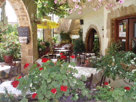 Manolis Taverna Restaurant