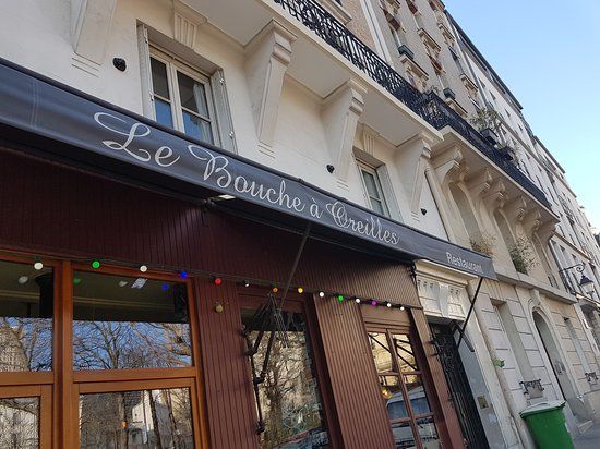 Le Bouche a Oreilles