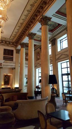 Parnas Cafe Lounge & Restaurant Marriott Hotel