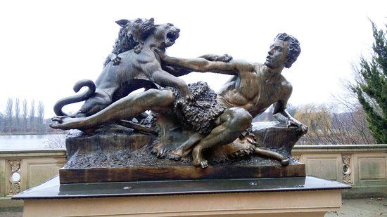 Bronzestatue "Schäfer und Hund von einem Panther angefallen"