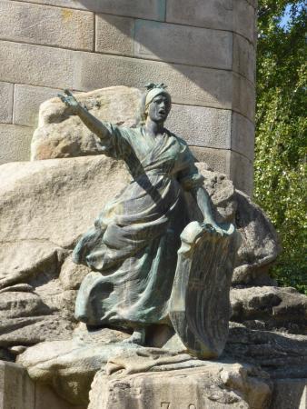 Monument to the heroes of Puente Sampayo