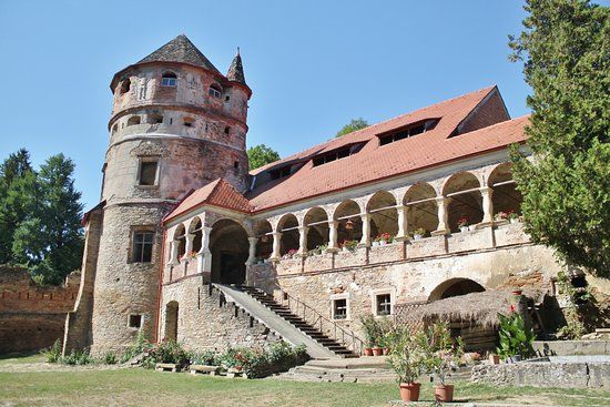 Cris Bethlen Castle