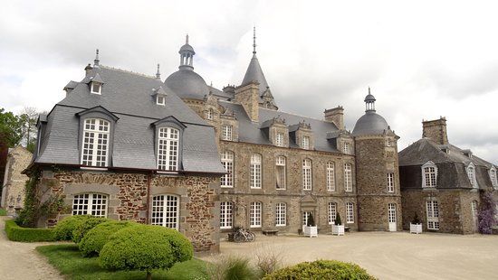 Parc Zoologique & Château de la Bourbansais