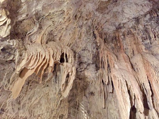 Les Grottes Pétrifiantes