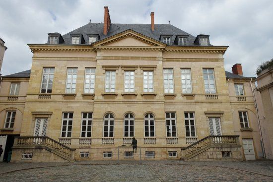 Musee de Beaux Arts et d'Archeologie Joseph Dechelette