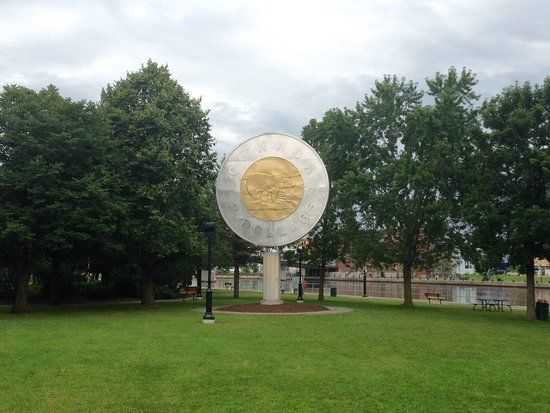 Toonie Monument