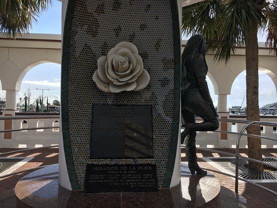 Selena Memorial-Mirador De La Flor
