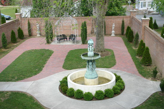 Falcon Rest Mansion and Gardens