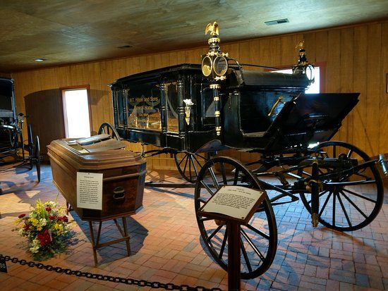 Robert Thomas Carriage Museum and Schwartz Tavern