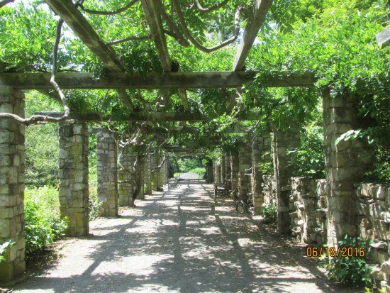 Cross Estate Gardens