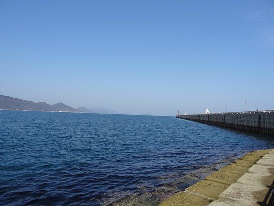Takamatsuko Tamamo Breakwater Lighthouse