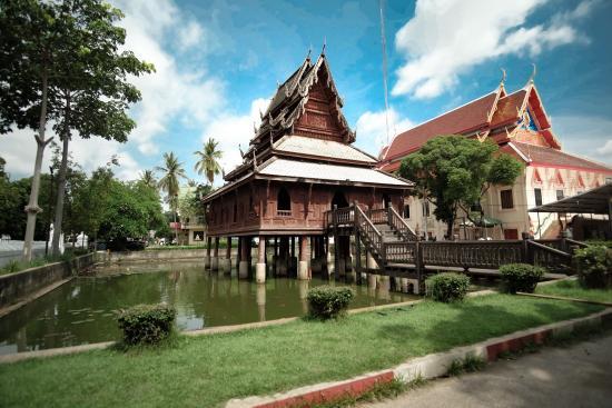 Wat Thung Si Muang