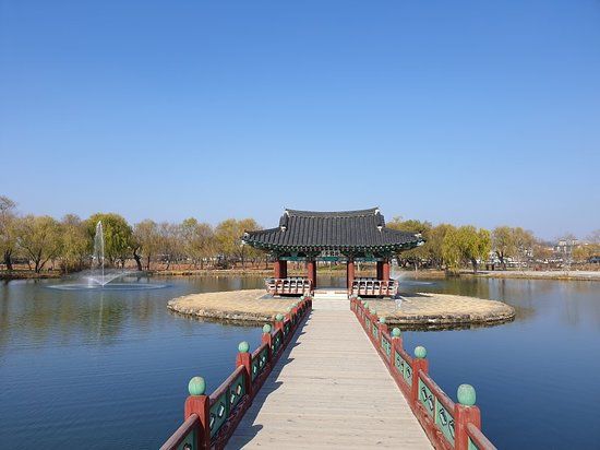 Gungnamji Pond