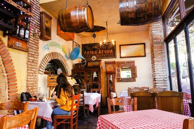 Taverna To Paramithi