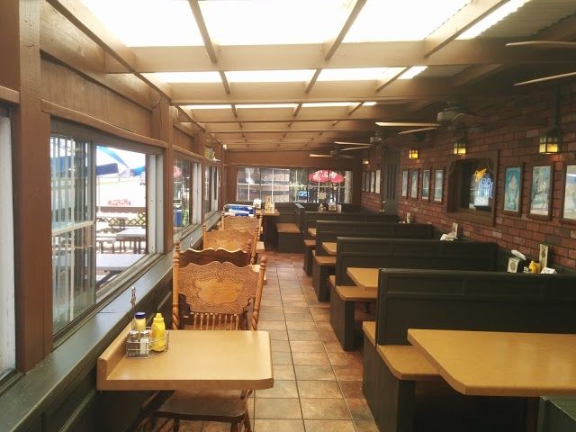 Hilltop Pub and Grill