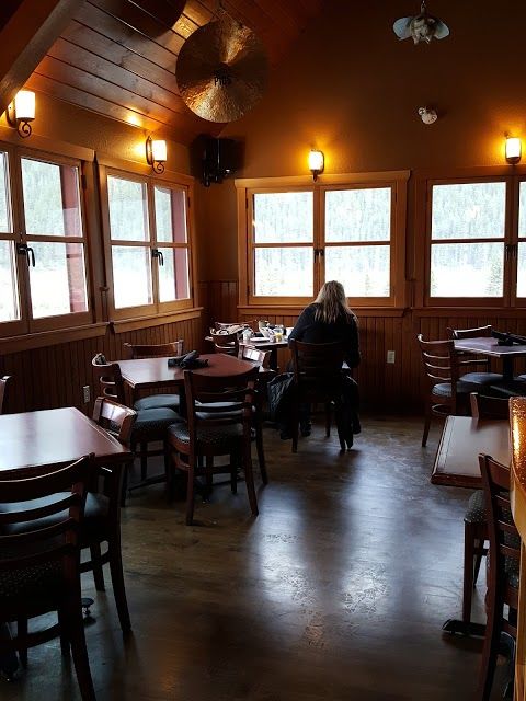 Truffle Pigs Bistro & Lodge