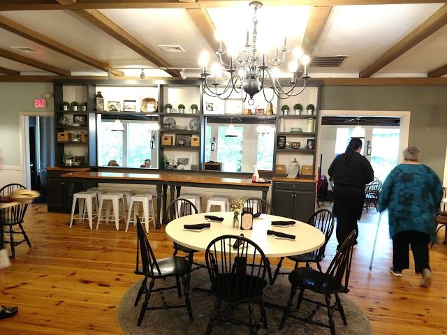 Covered Bridge Farm Table