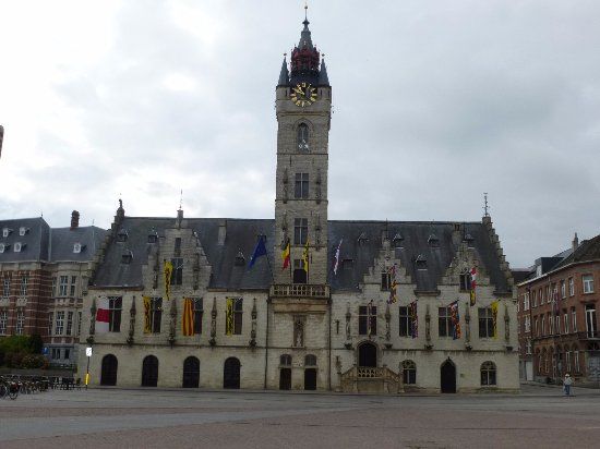 Stadhuis met Belfort van Dendermonde