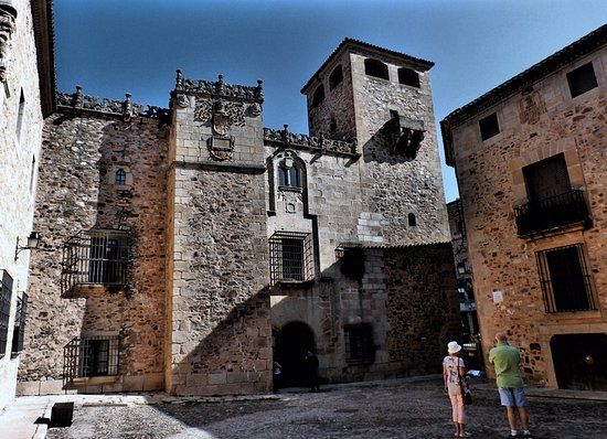 Palacio de los Golfines de Abajo