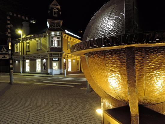 Globe terrestre des jumelages de Jurmala