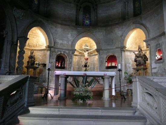 Basilica of Santa Maria de los Arcos