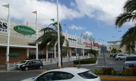 Las Plazas Outlet Cancun