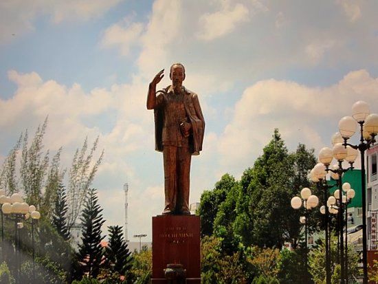 Ho Chi Minh statue