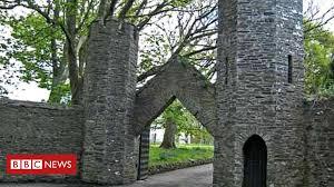 Quintin Castle & Bay