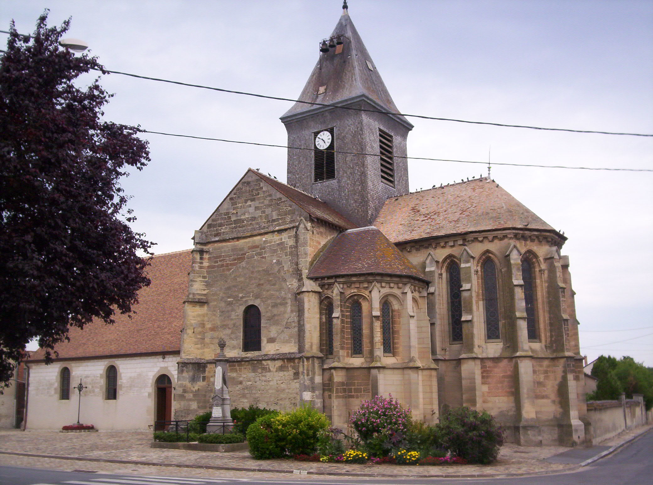 Eglise Saint-Quentin de Plivot