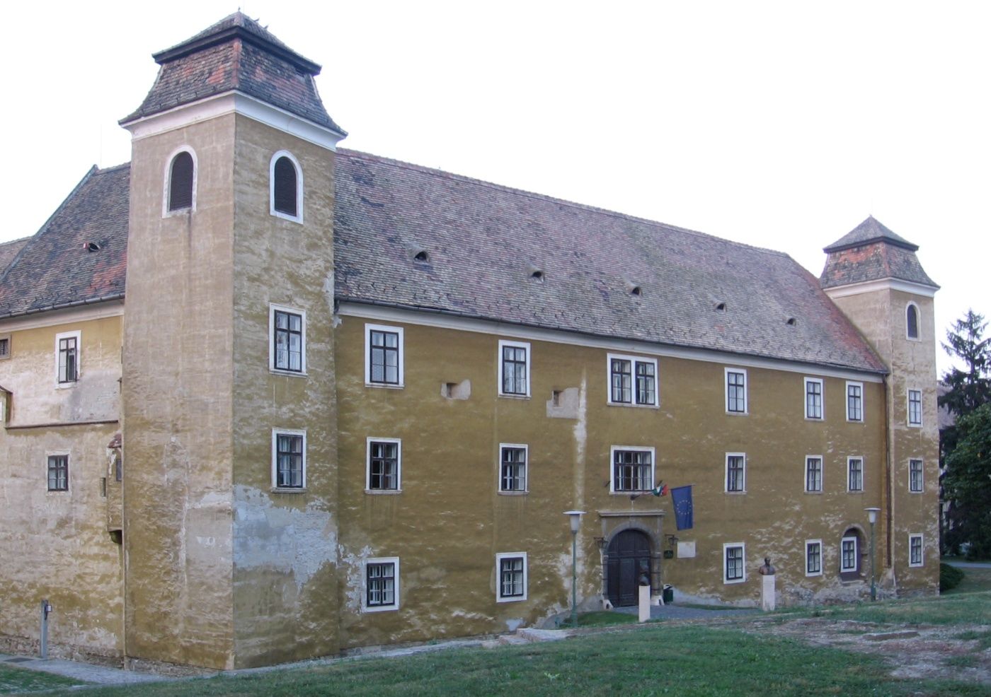 Ovari Castle