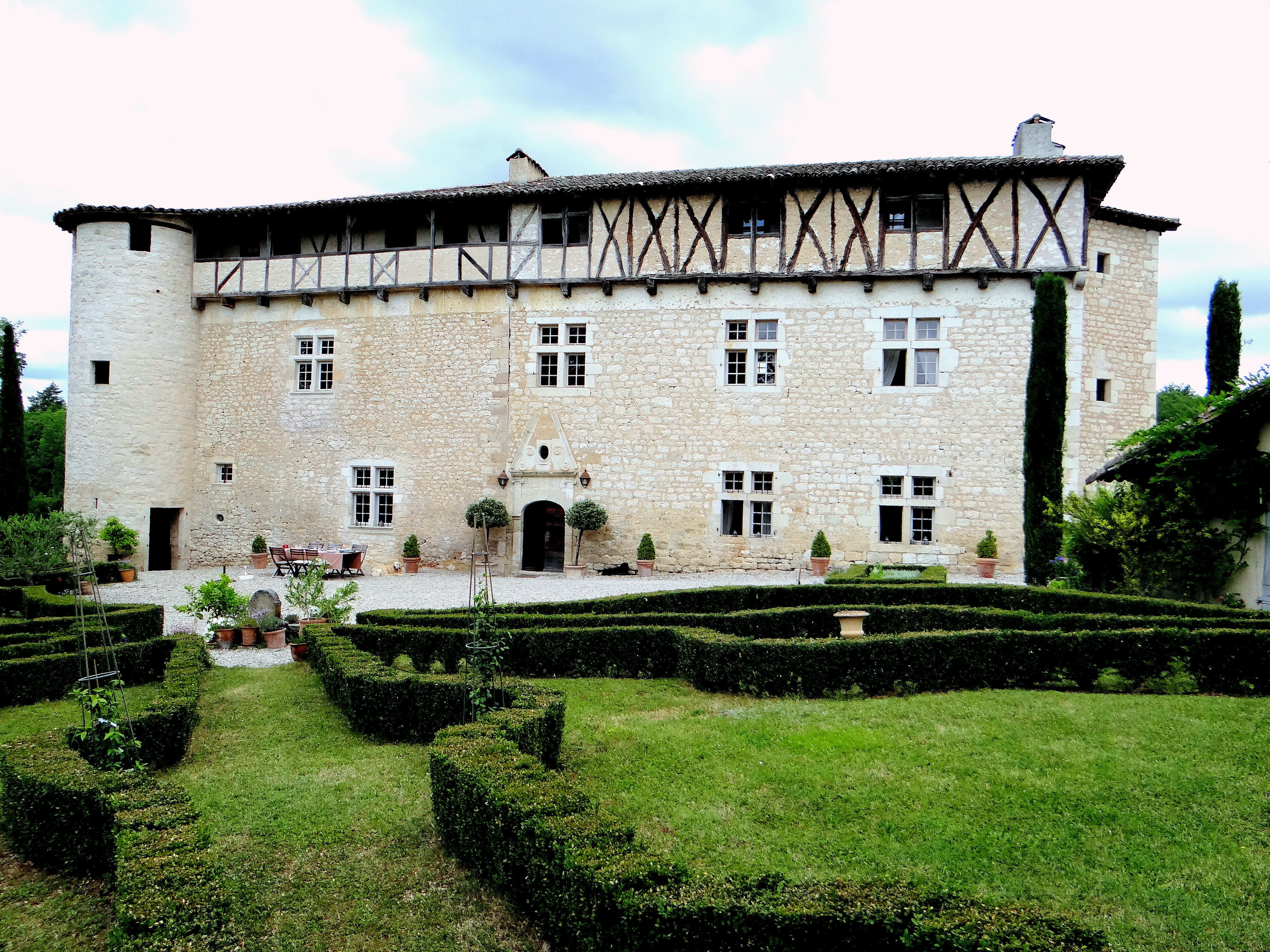 Chateau de Meyragues