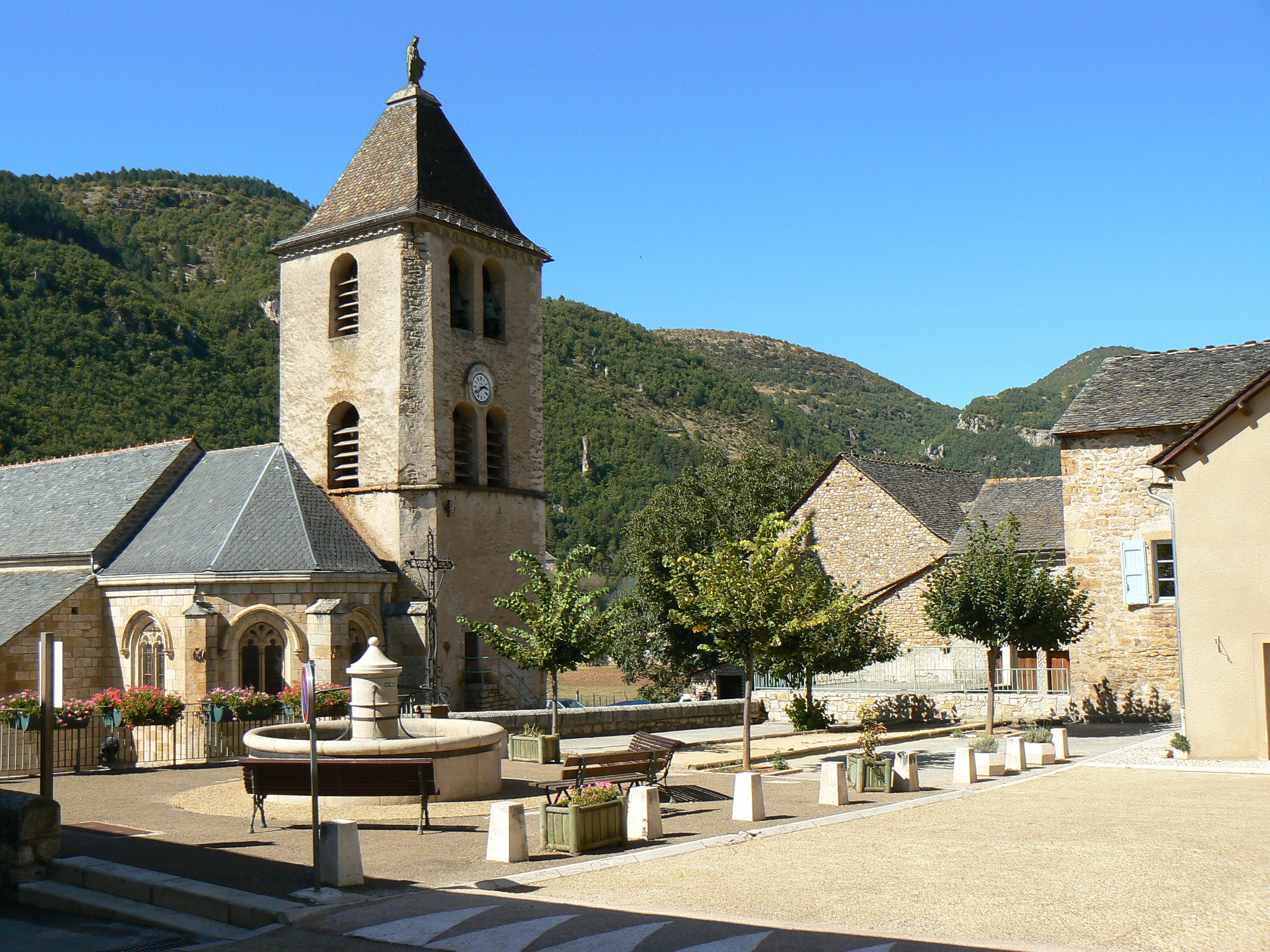 Collegiale Notre-Dame de Quezac