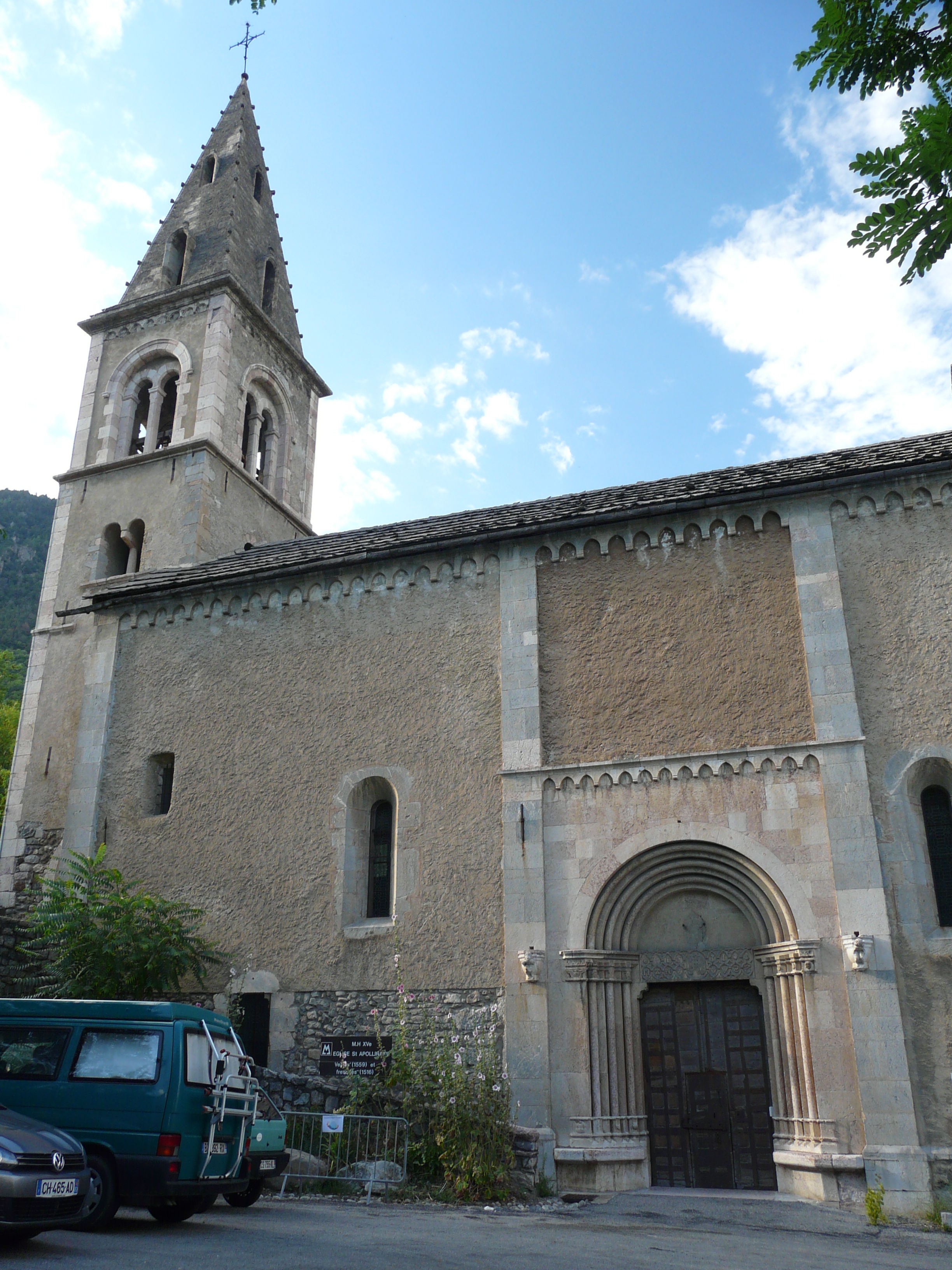 Eglise Saint Apollinaire a L'Argentiere-la-Bessee