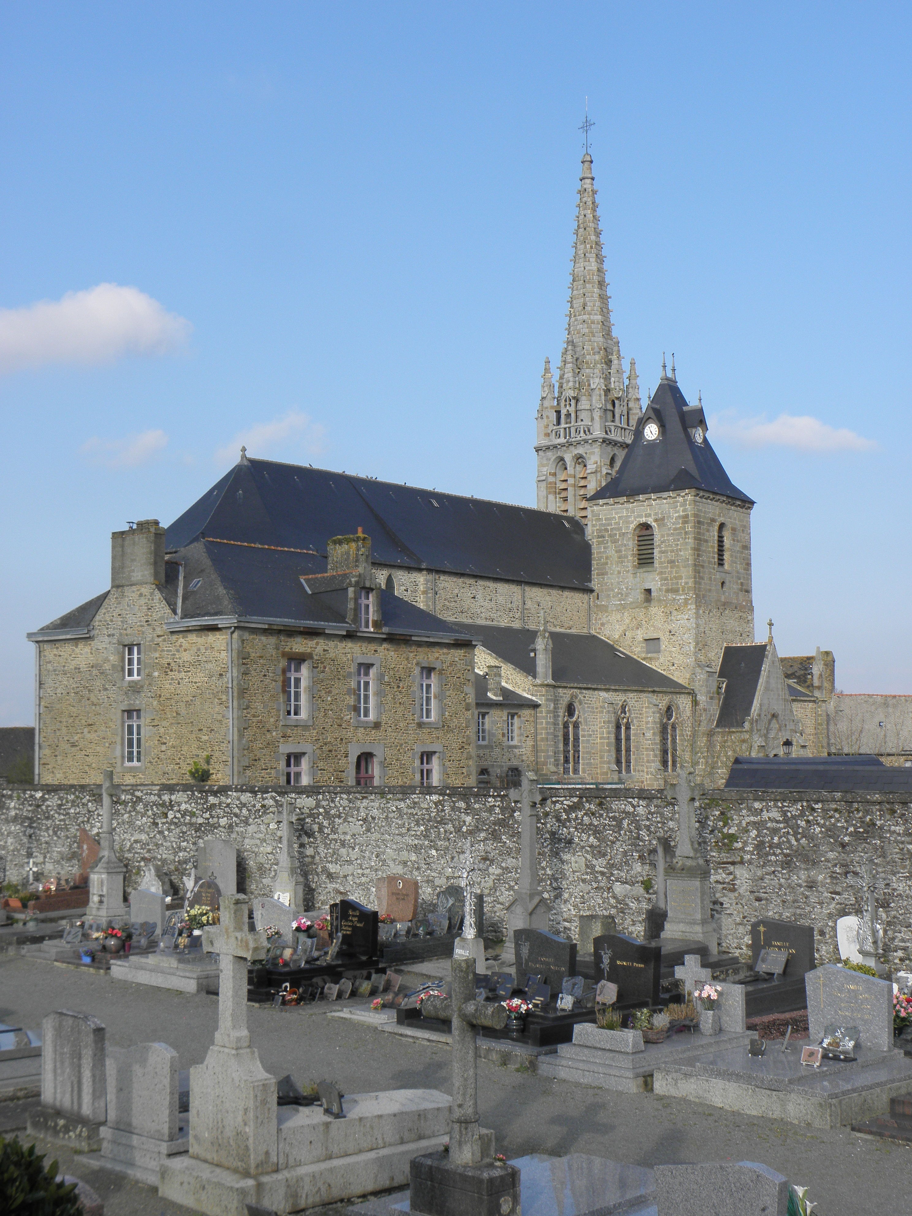 Eglise prieurale Saint-Pierre et Saint-Paul de Bazouges-la-Perouse