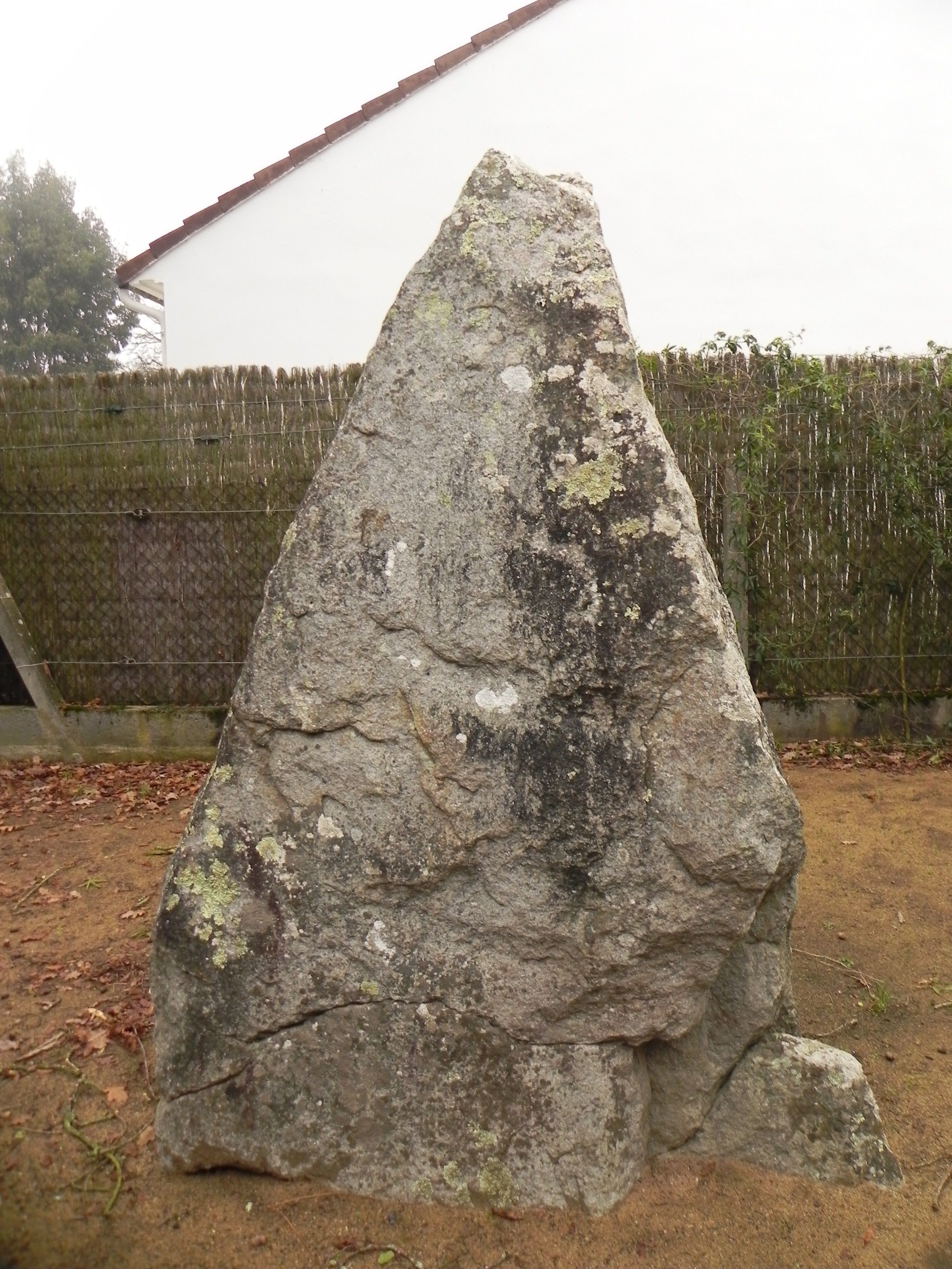 menhir des Pierres Couchées