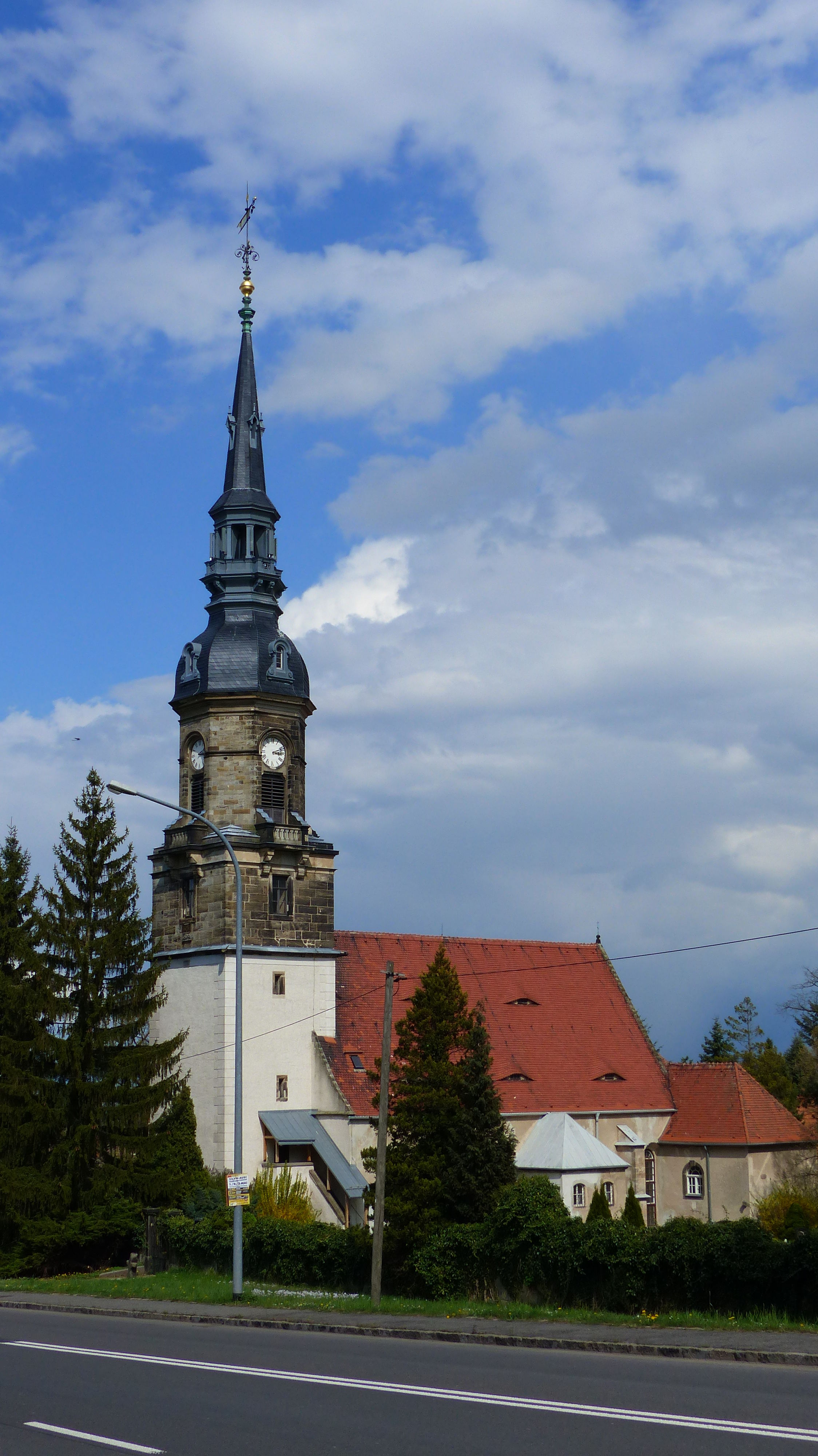 Kirche mit Kirchenausstattung