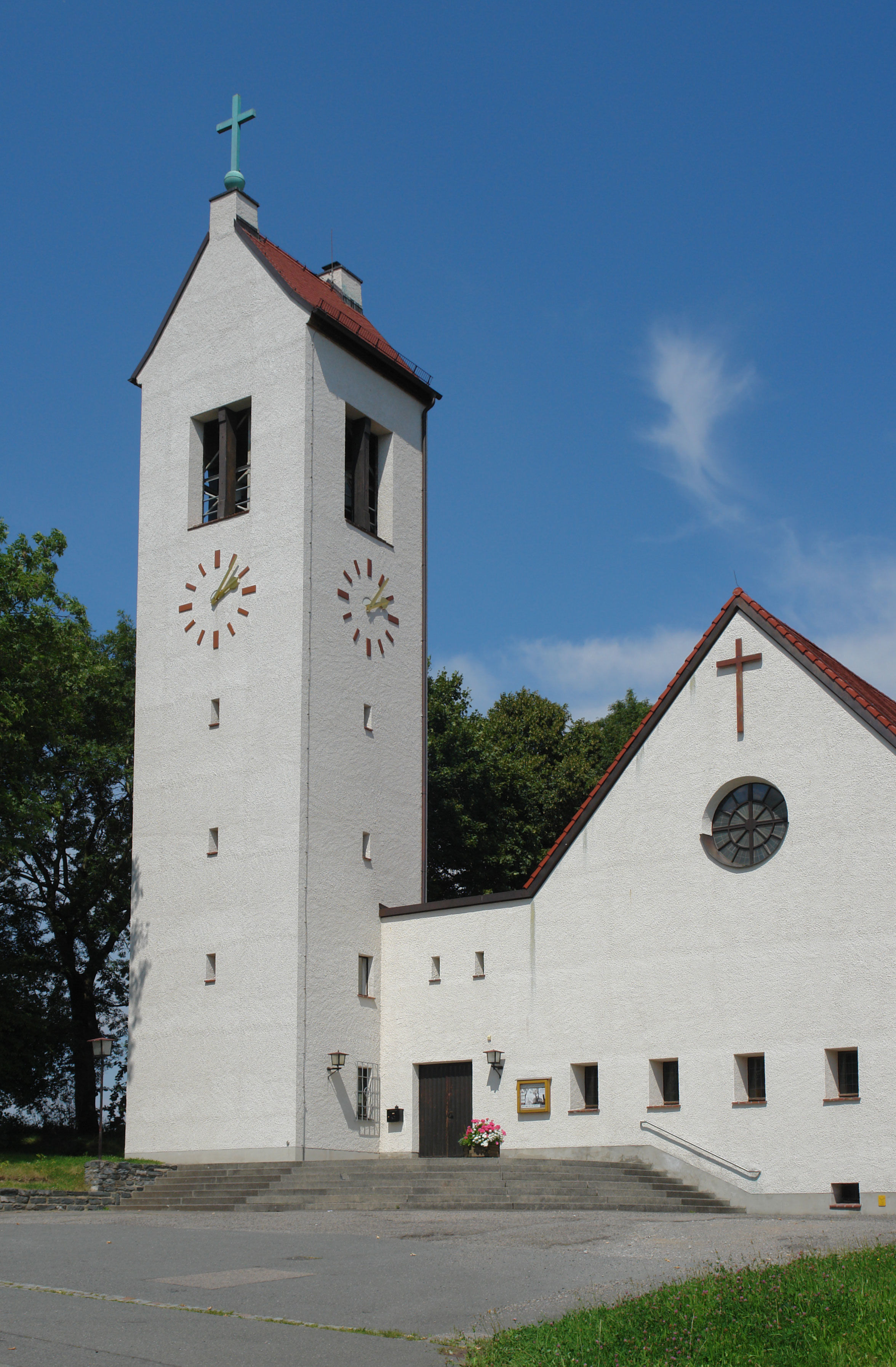 Evangelisch-Lutherische Kirche mit separatem Glockenturm