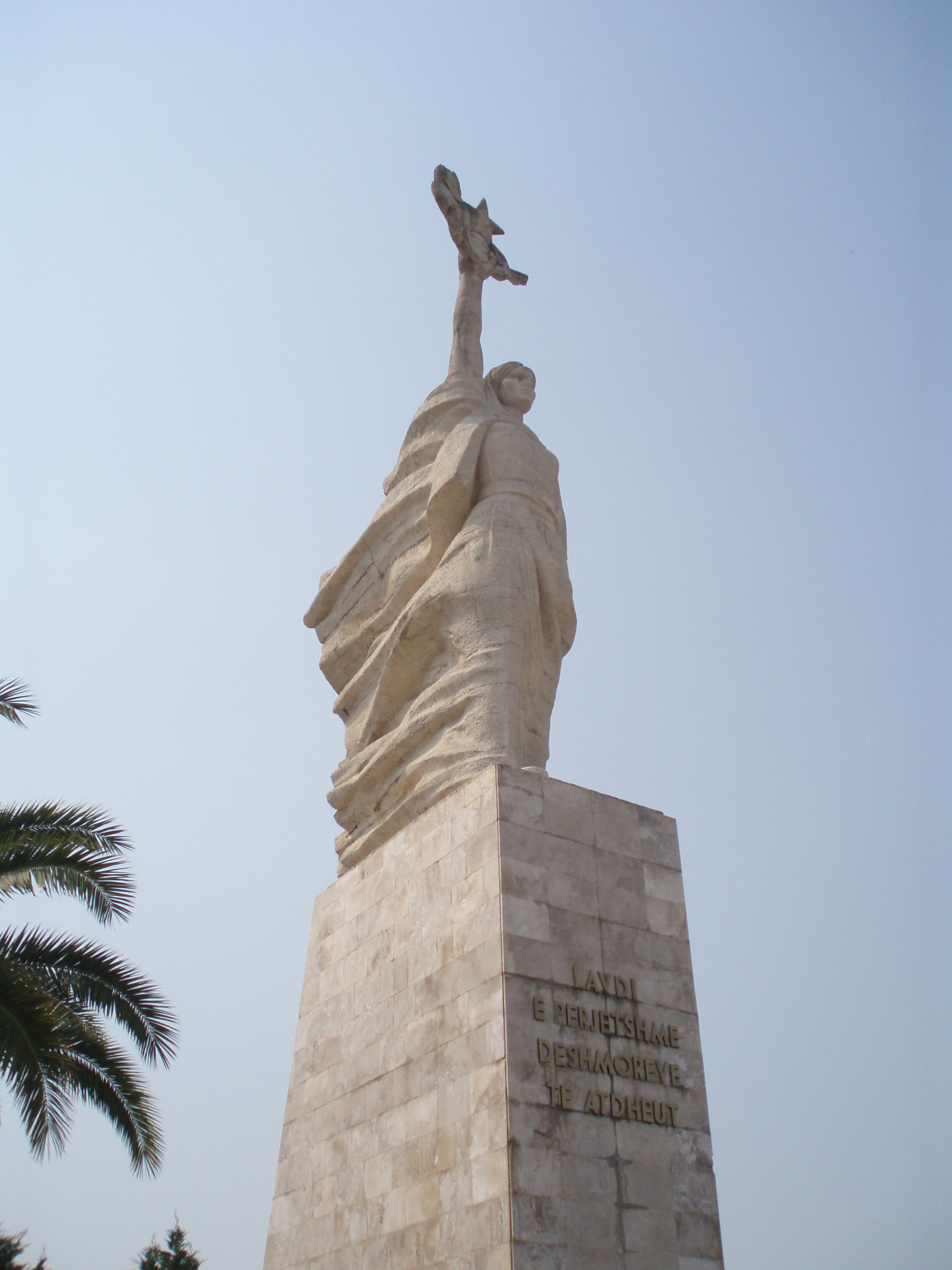 Monumento a la Madre Albania