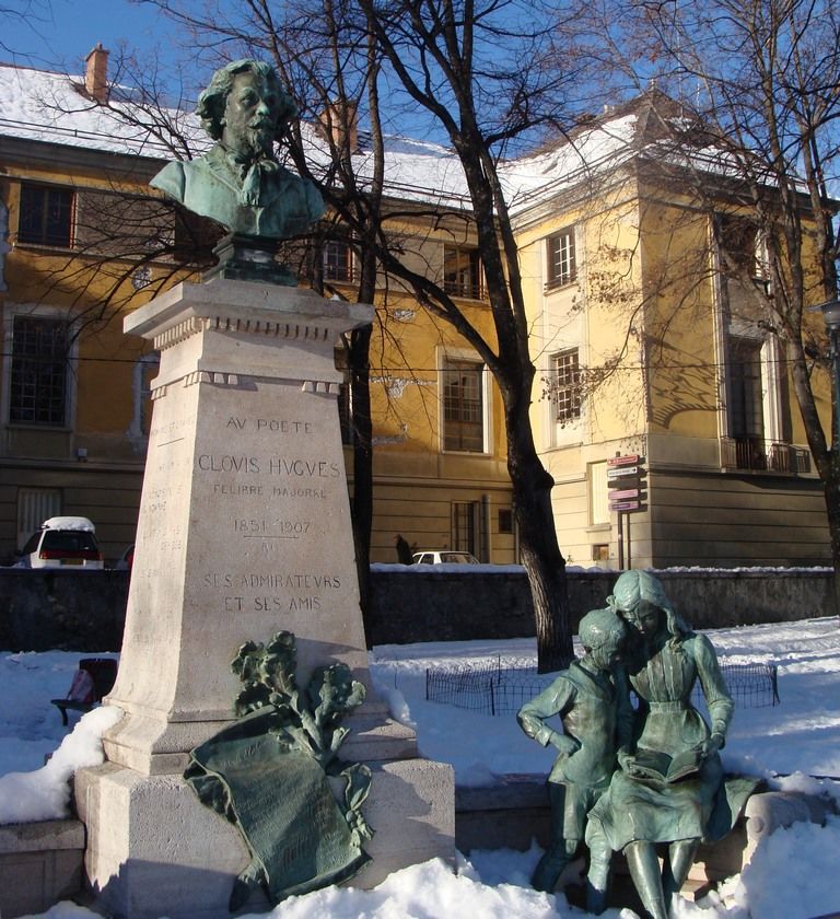 Monument a Clovis Hugues